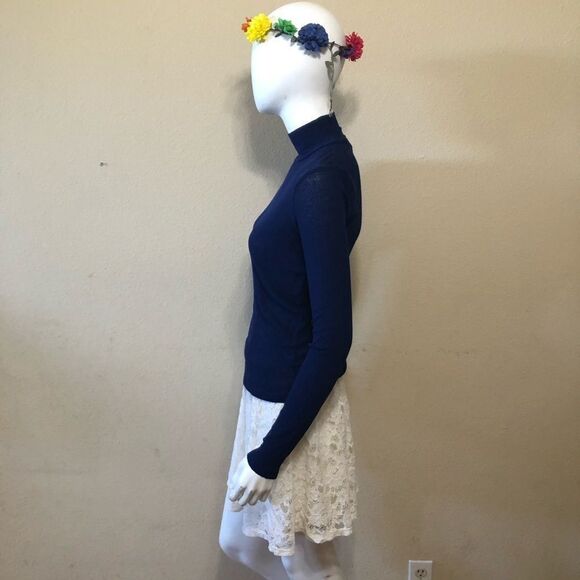 Vince Long Sleeve Solid Turtleneck Size Medium - Picture 3 of 9